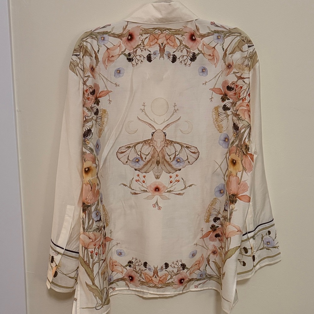 ๐ NWOT Floral Print Button-Up Shirt - Picture 4 of 4
